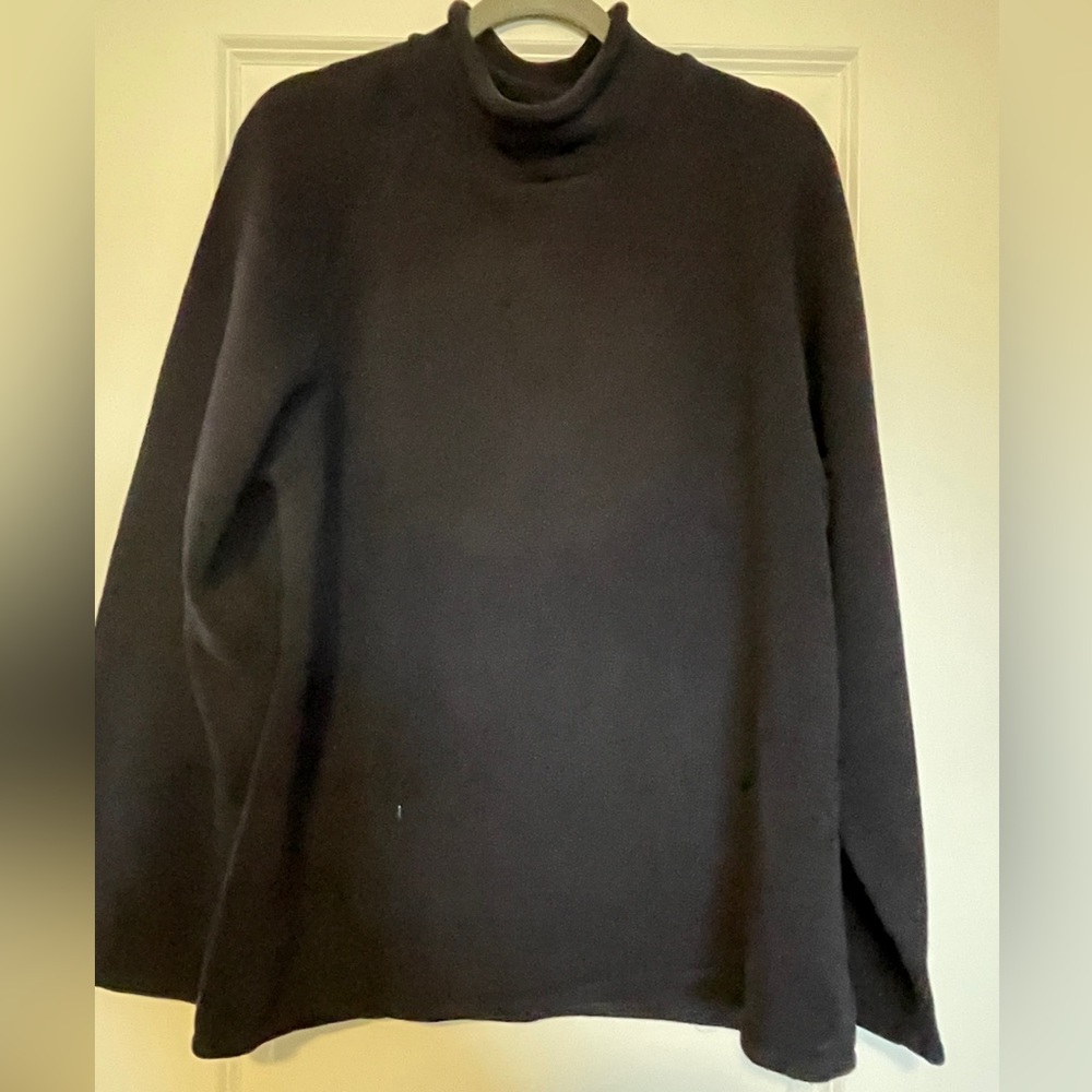 👽 Black mock neck sweater